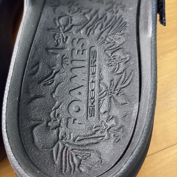 Skechers FOAMIES Black Women's 6 Arch Fit Ascend Sweat Pea Slides Sandals - Picture 8 of 11